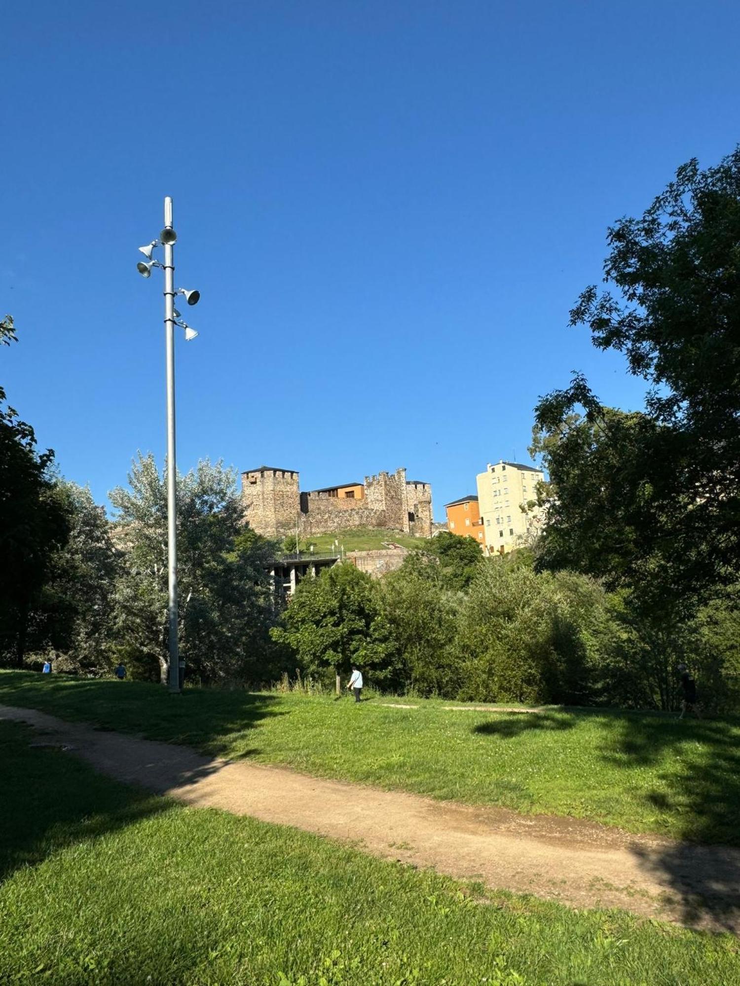 Appartamento Paseo Del Rio Ponferrada Esterno foto